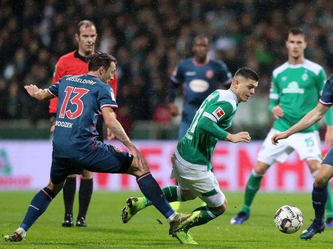 功奠定了坚 功奠定了坚